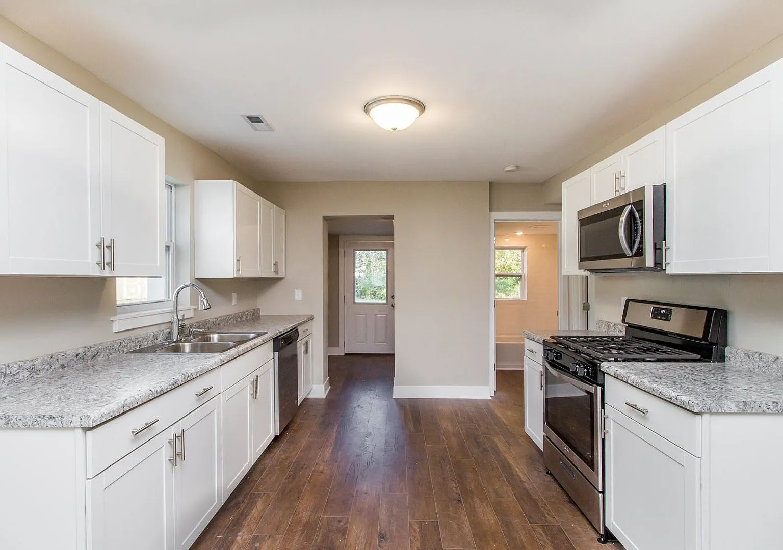 Two Bedroom Home in Central Columbia — Photo 4