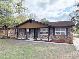 225 Deerwood Dr, Hinesville, GA 31313