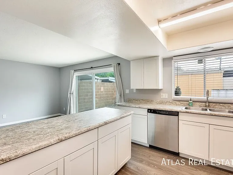 1649 W Hazelwood St — Photo 37