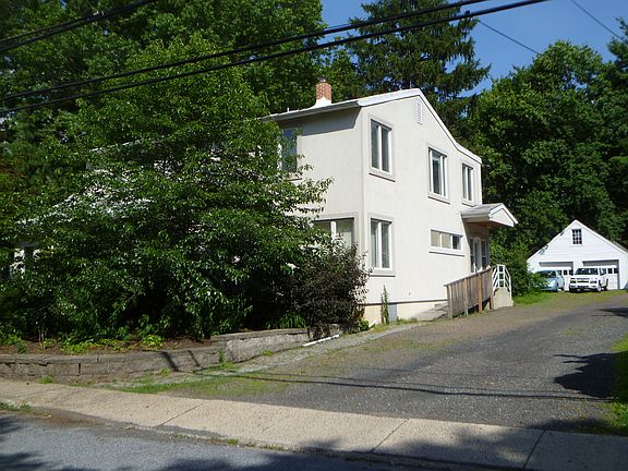 Driveway & Garage in Rear
