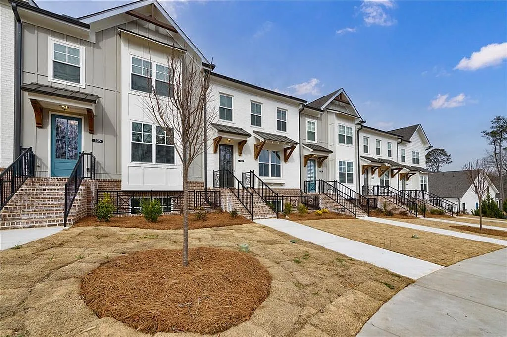 3 bed, 3.5 bath, 2249 sqft, $3,100 — Photo 3