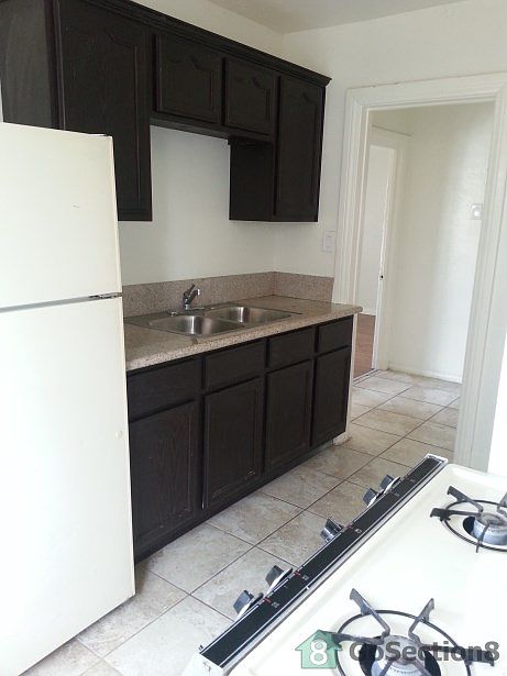 2nd image of 1046 W Mlk Blvd APT 4
