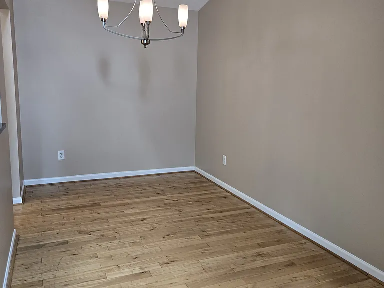 Dining room great for entertaining