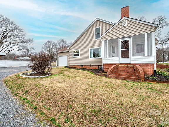 3rd image of 235 Spring St