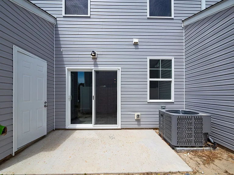 302 Starfish Ln — Photo 32