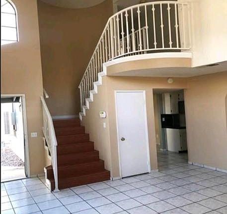 4th image of 11365 Weinhart Ct