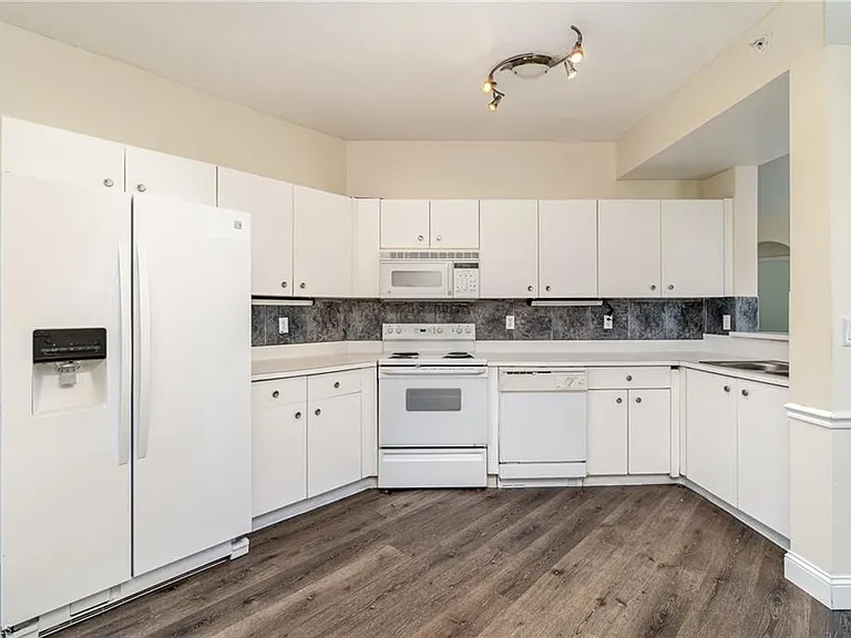 2408 Millcreek Ln #104 — Photo 8