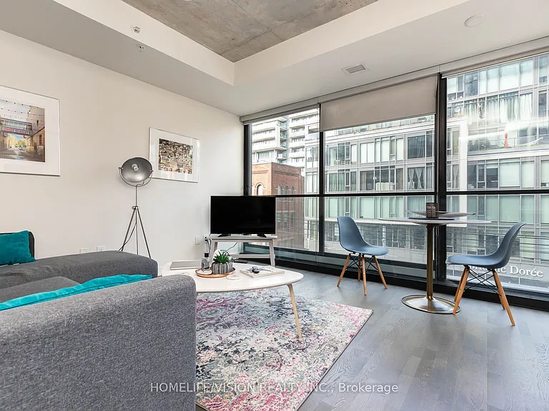 629 King St W #323 — Photo 2