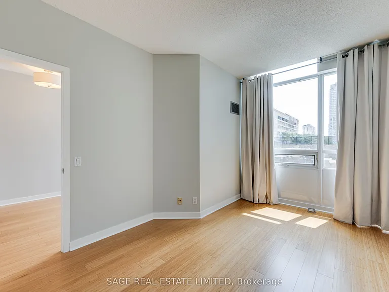 373 Front St W #208 — Photo 18