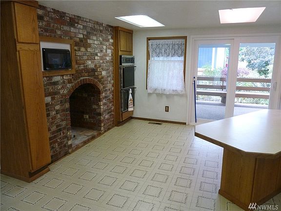 2nd image of 90 E Wysteria Ct
