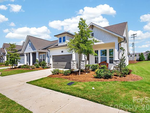 3rd image of 1306 Idyllic Ln