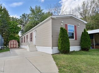 29 Carl Ln, Olmsted Falls, OH 44138