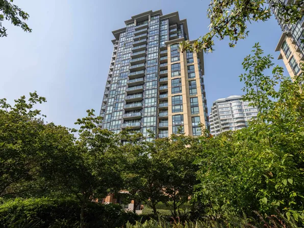 13380 108th Ave #404, Surrey, BC V3T 0E7