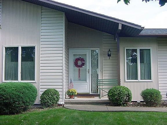 3rd image of 4 Hickory Ln