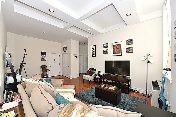 Rented by Keller Williams NYC | media 29