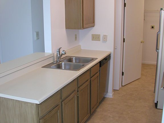 5th image of 8854 Eagleview Dr APT 2
