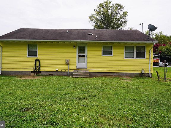 2nd image of 129 Douglass Dr #16