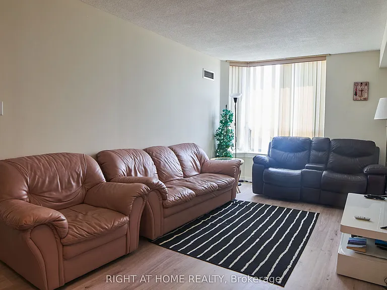 1700 Eglinton Ave E #609 — Photo 1