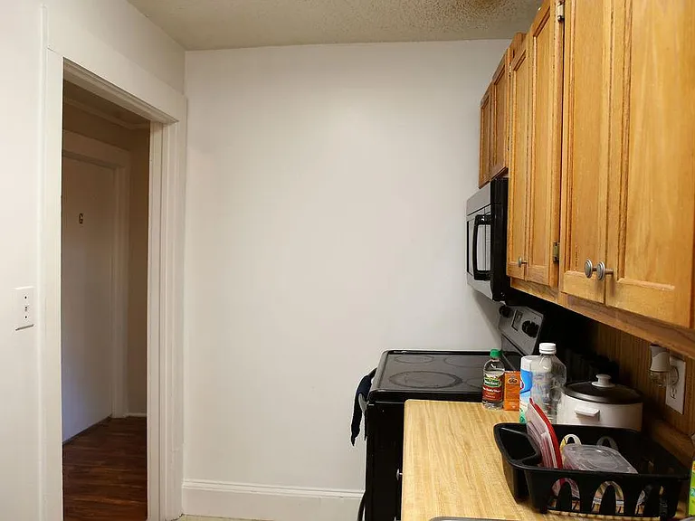 1218 W Market St #H — Photo 15