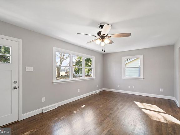 3rd image of 9 Magnolia Dr