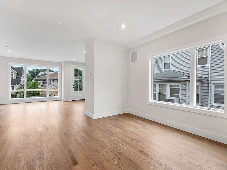 55 Washington Ave — Photo 5