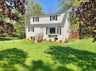 7 Horseshoe Rd, Millbrook, NY 12545