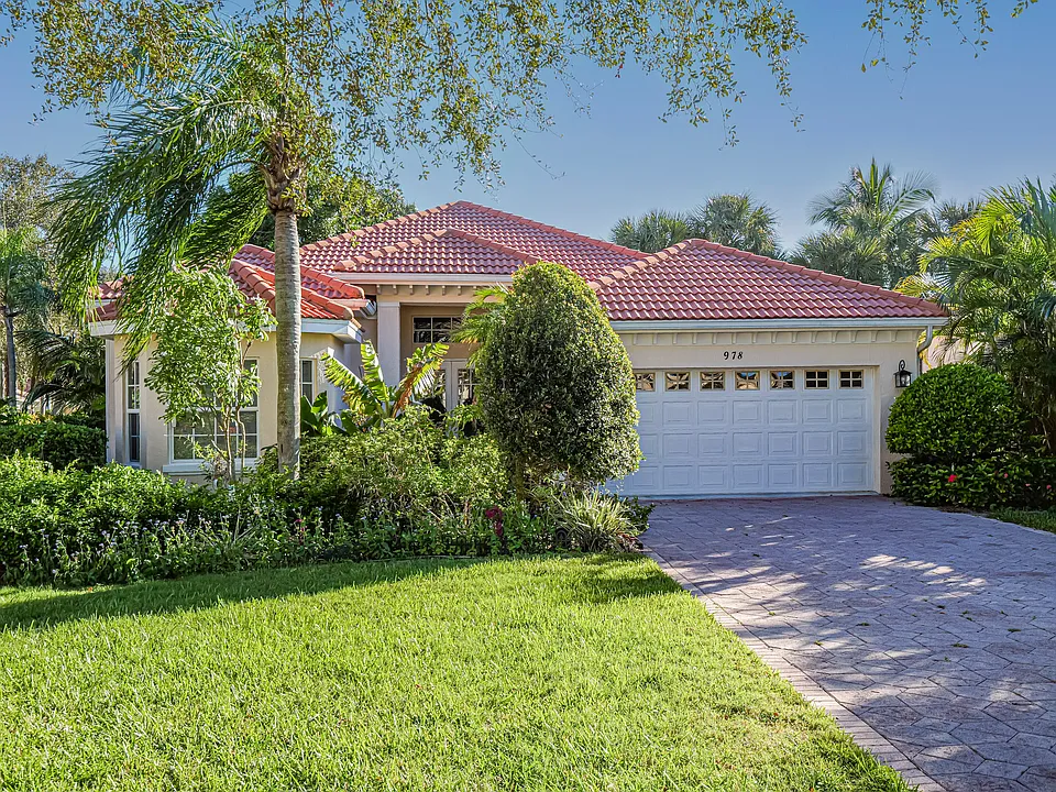 978 Island Club Sq