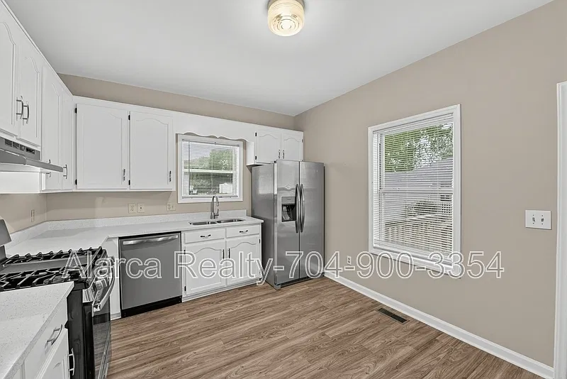 3 bed, 1170 sqft, $1,850 — Photo 4