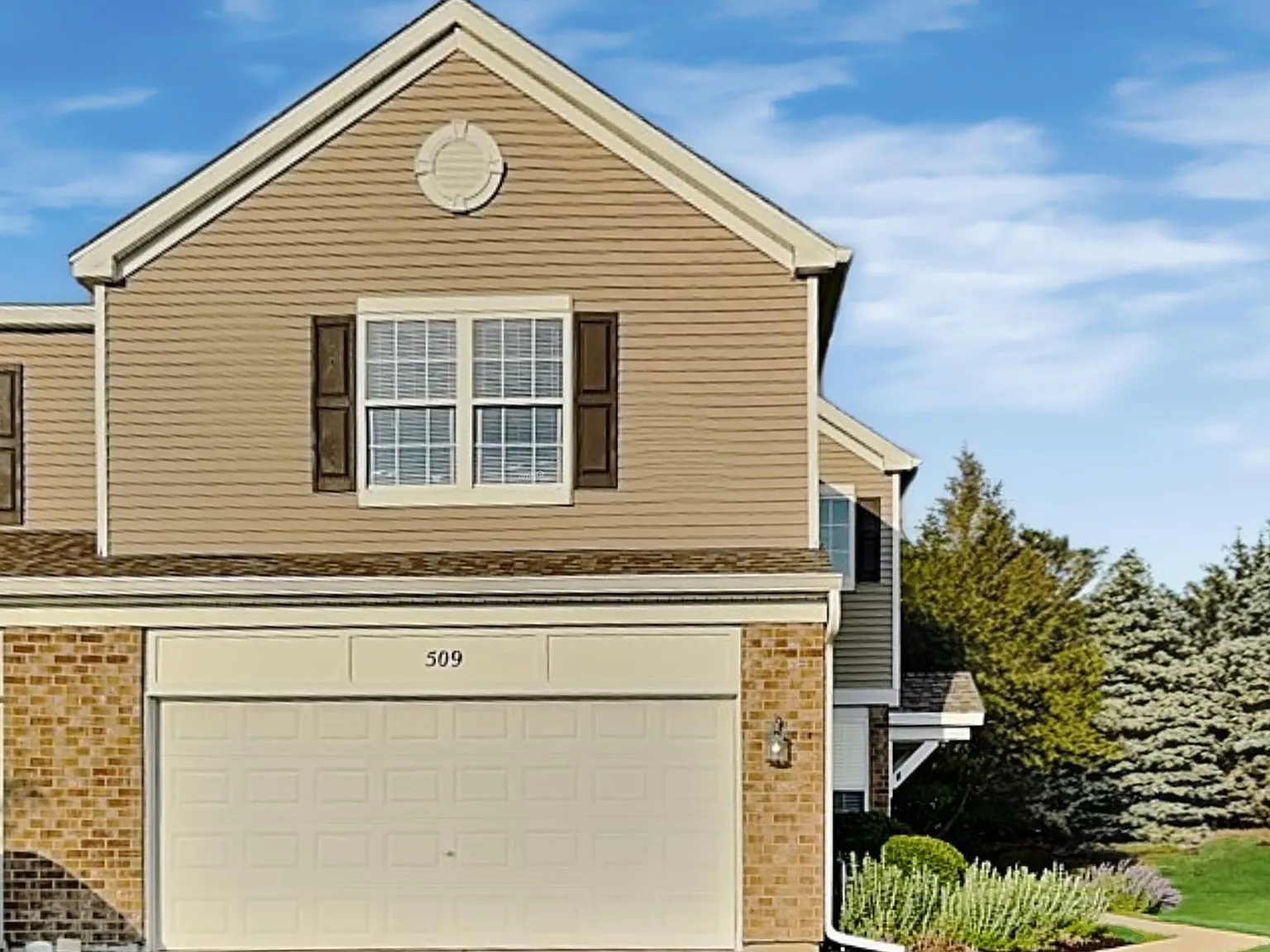 3 bed, 2.5 bath, 1602 sqft, $2,770 — Photo 1