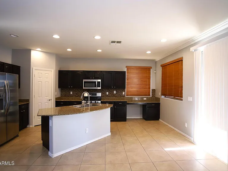 2840 S Miller Dr — Photo 14