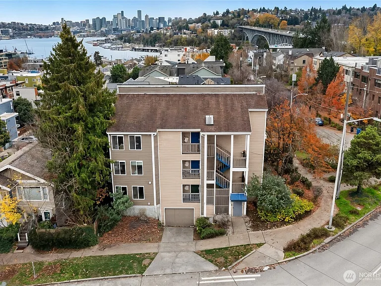 3660 Whitman Ave N #6 — Photo 2