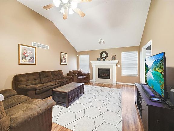 5th image of 1203 NW Walnut Ct