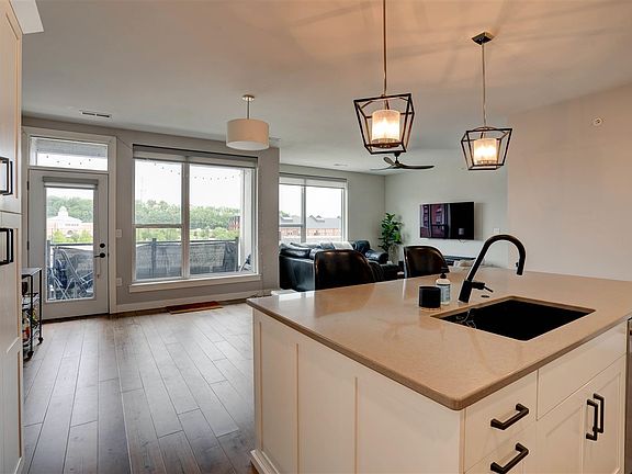 2nd image of 211 E 9th St #405