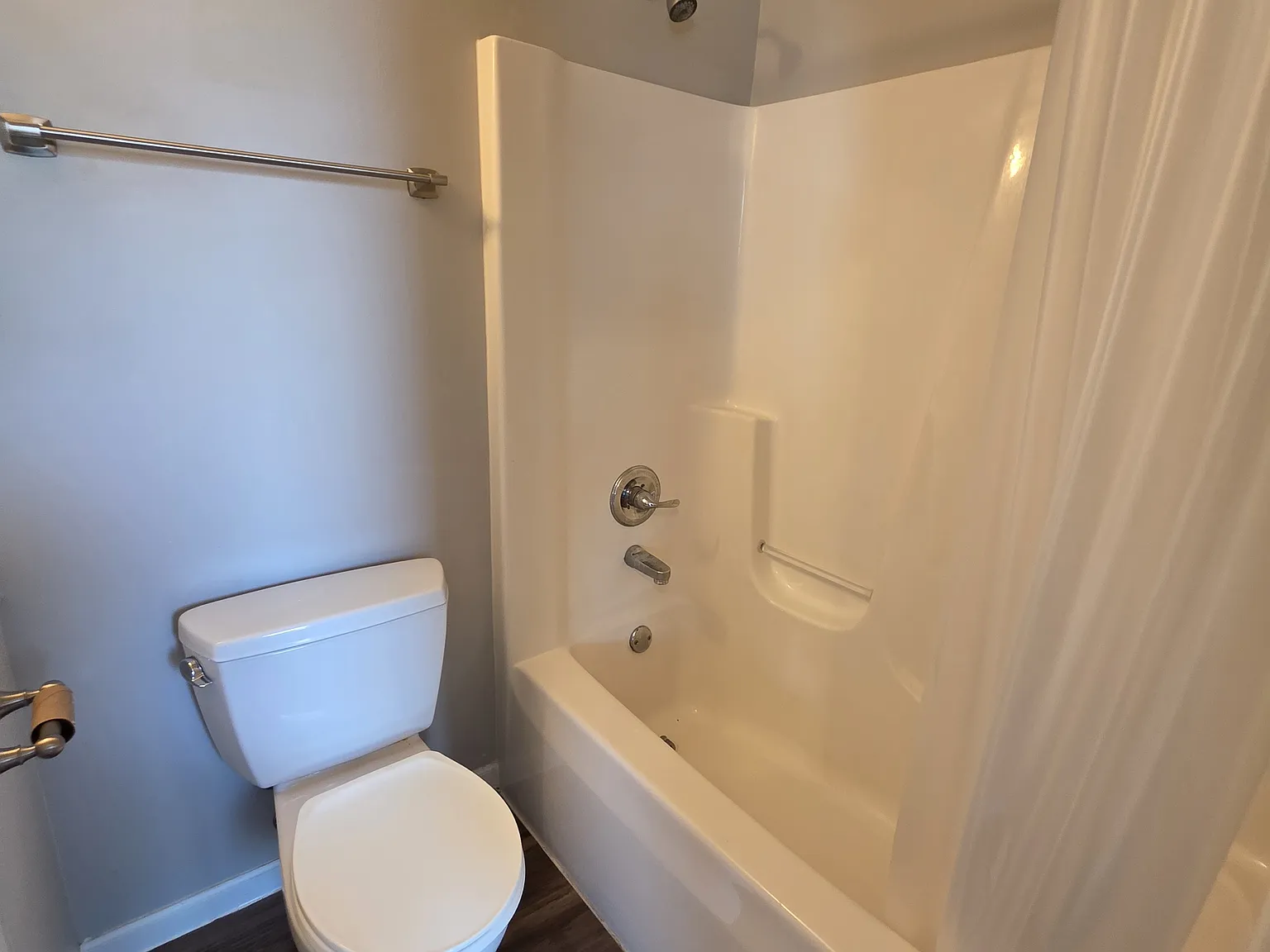 509 E Commercial Ave — Photo 3