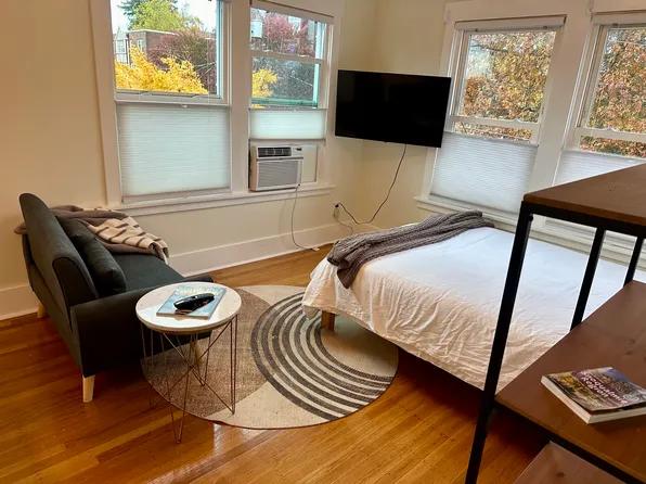 411 11th Ave E APT 303, Seattle, WA 98102