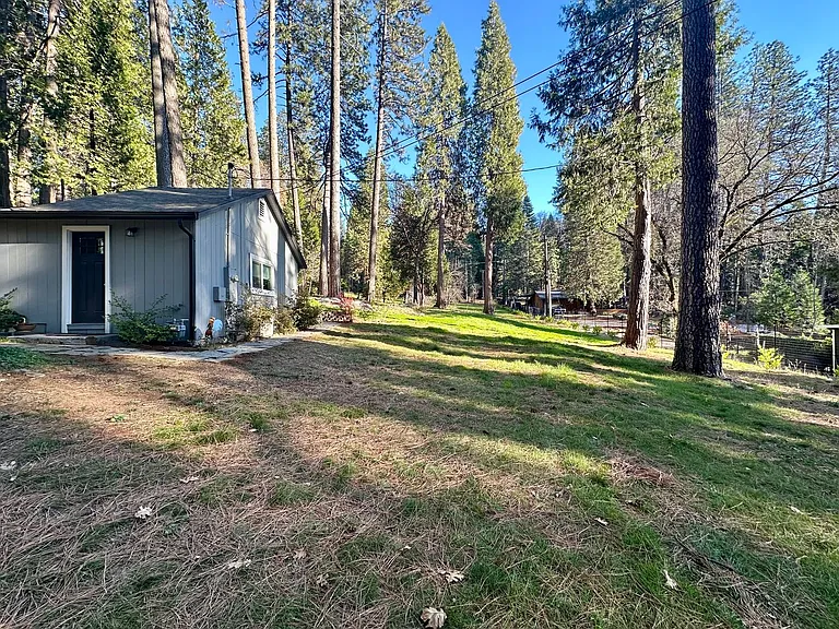 10891 Berggren Ln — Photo 2