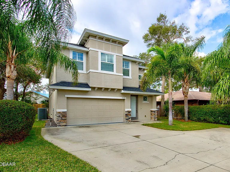 1320 N Beach St — Photo 3
