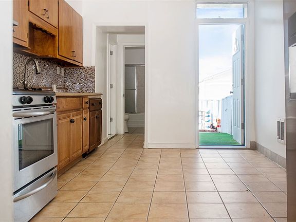 4th image of 6407 Bergenwood Ave