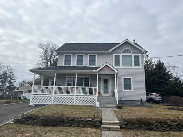491 Pecan Street, Lindenhurst, NY 11757