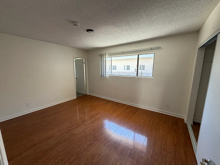 15044 Magnolia Blvd #5 — Photo 12