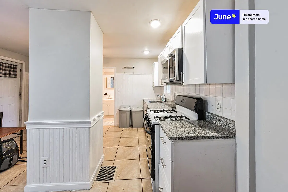 256 Hurley St — Photo 4