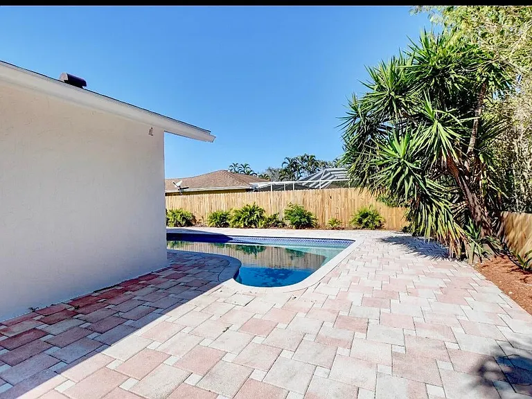 17768 Maplewood Dr — Photo 34