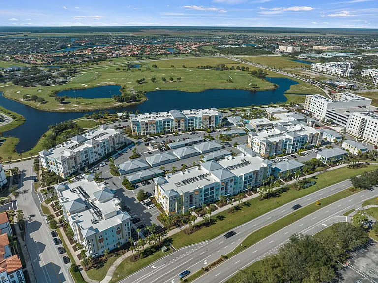 Centre Pointe Apartments — Photo 64