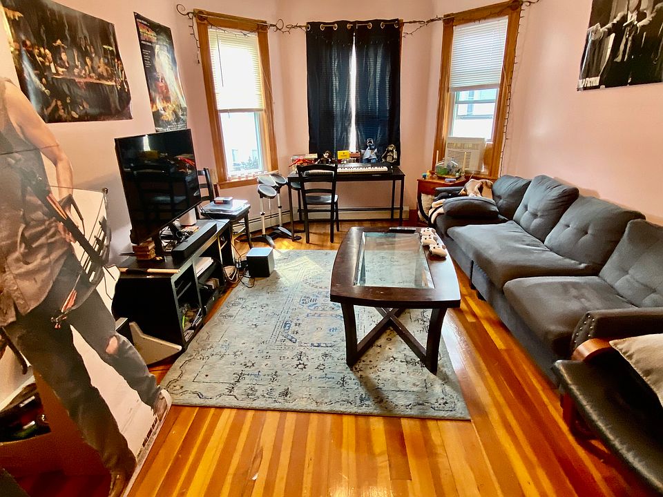 1st image of 28 Raven St #2