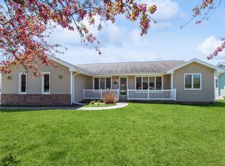 7136 NW Beaver Dr, Johnston, IA 50131