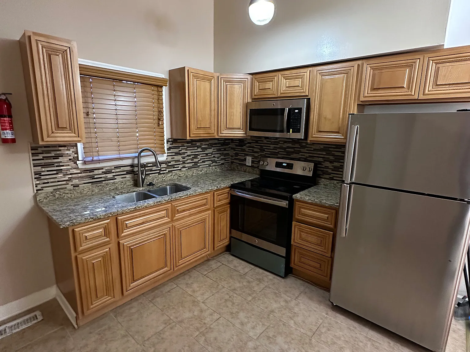 4 bed, 2.0 bath, $1,900 — Photo 3