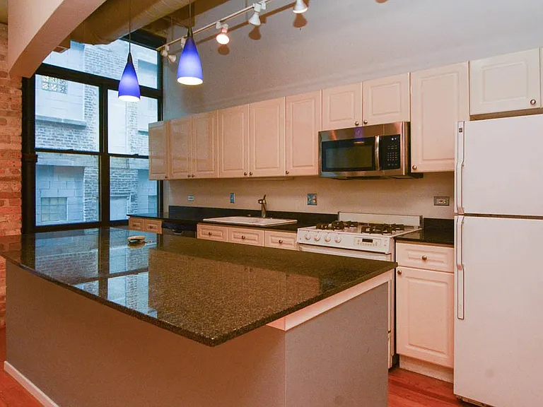 375 W Erie St #123 — Photo 7