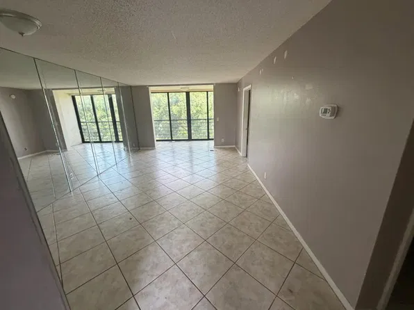 4760 W Lucerne Lakes Blvd W #407, Lake Worth, FL 33467