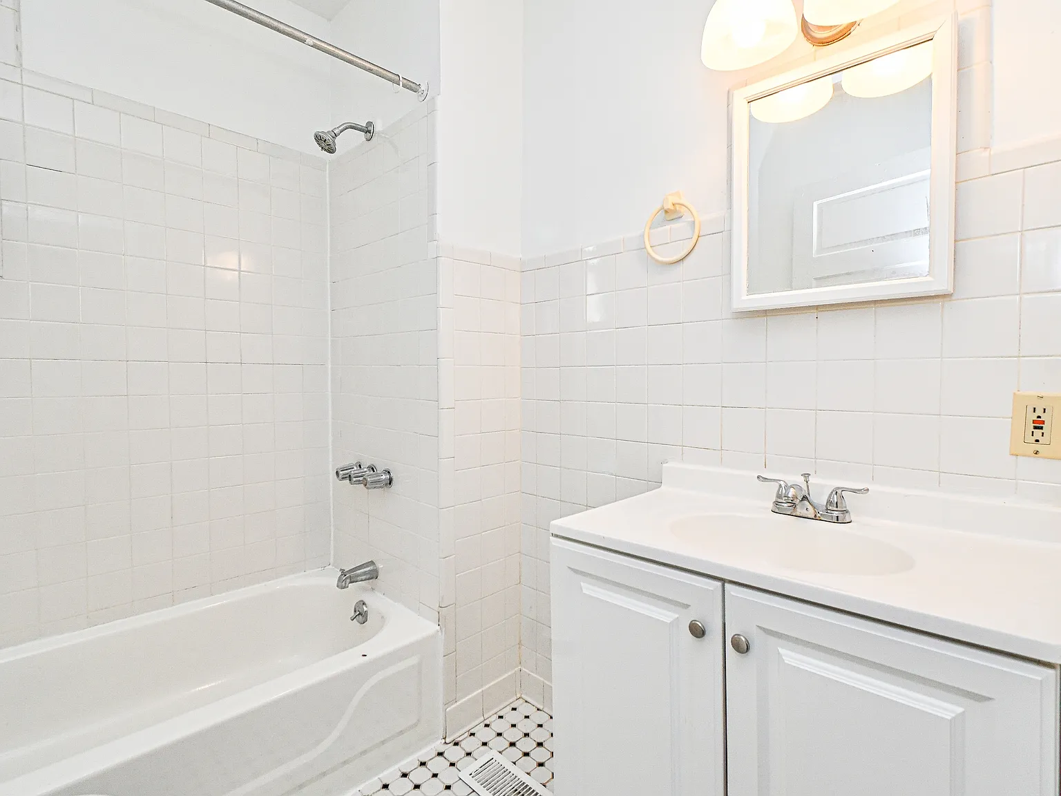 3280 Jefferson Avenue - 1 — Photo 3