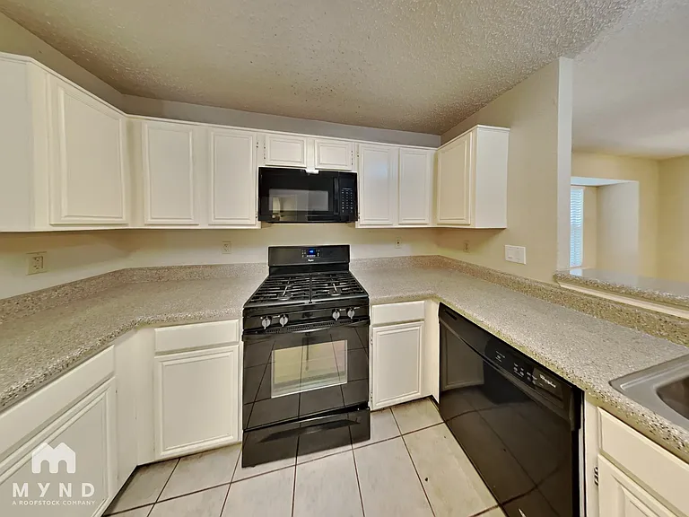 3205 Meadowview Dr — Photo 5